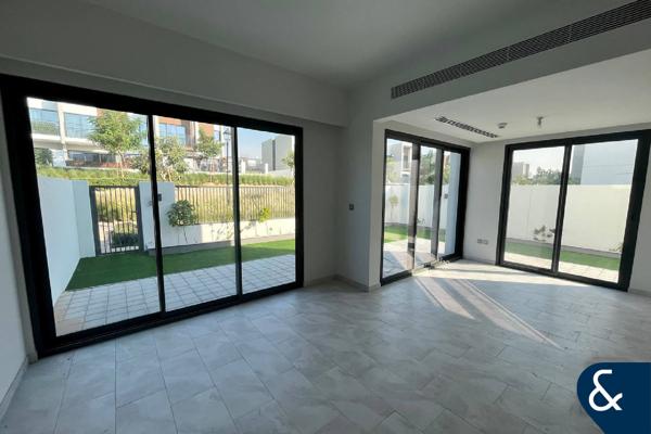 Vacant Now | Backing Green Strip | 4 Bed